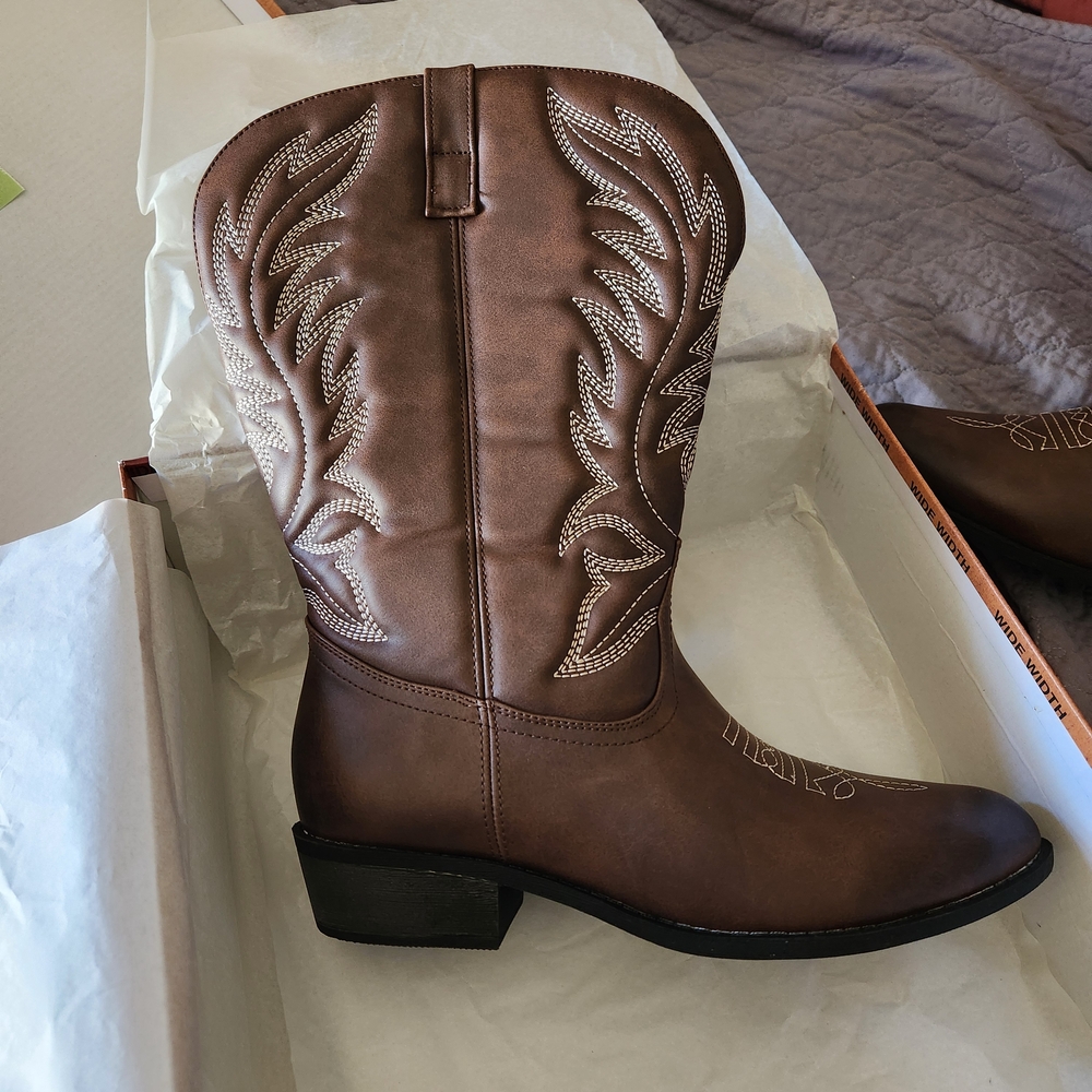 NEW Elegant Brown Embroidered Heeled Boots